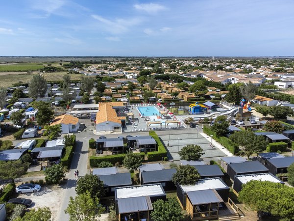 Séjournez en camping 4 étoiles à l'île de ré : détente et loisirs !